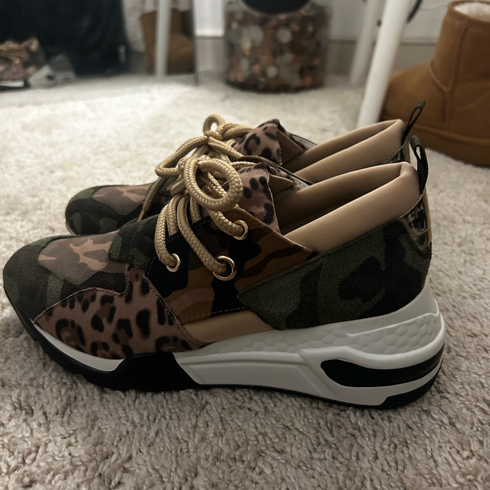 BRAND NEW. Steve Madden sneakers
